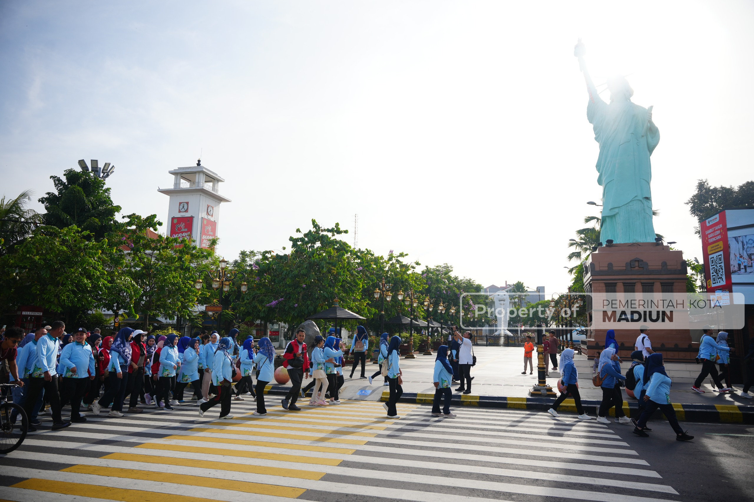 Peringatan HKN ke-61, Sekda Kota Madiun Pimpin Jalan Sehat dan Tekankan Pentingnya Generasi Sehat
