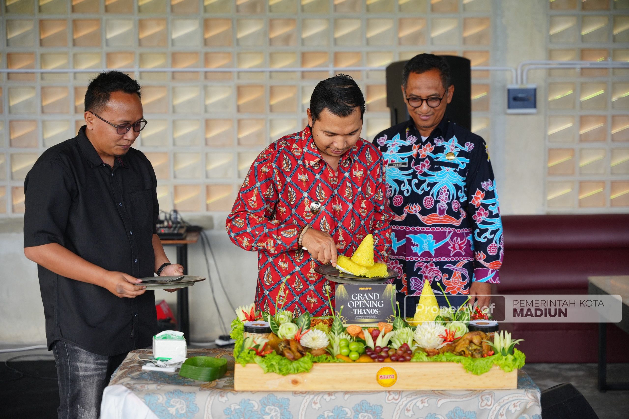 Wakil Wali Kota Madiun Resmikan Thanos Resto & Cafe