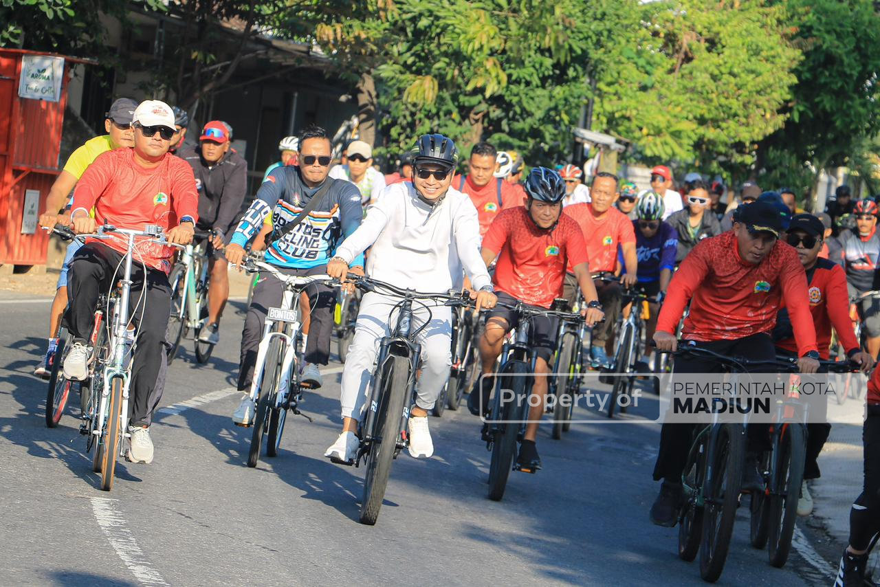 Tutup Rangkaian Perayaan HUT ke-80 TNI, Korem 081/Dhirotsaha Jaya Gelar Fun Bike dan Senam Bersama