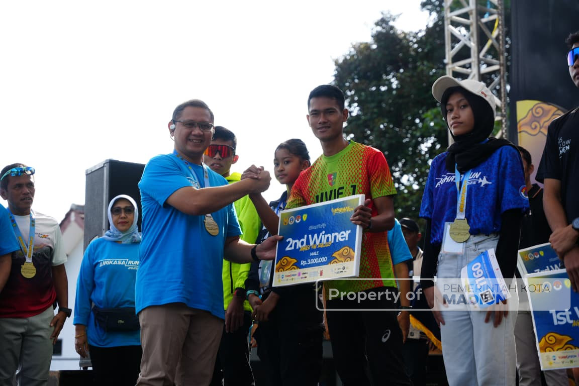 Hadiri Angkasa Fun Run 2025, Wali Kota Madiun: SMAN 3 Taruna Angkasa Madiun Luar Biasa!