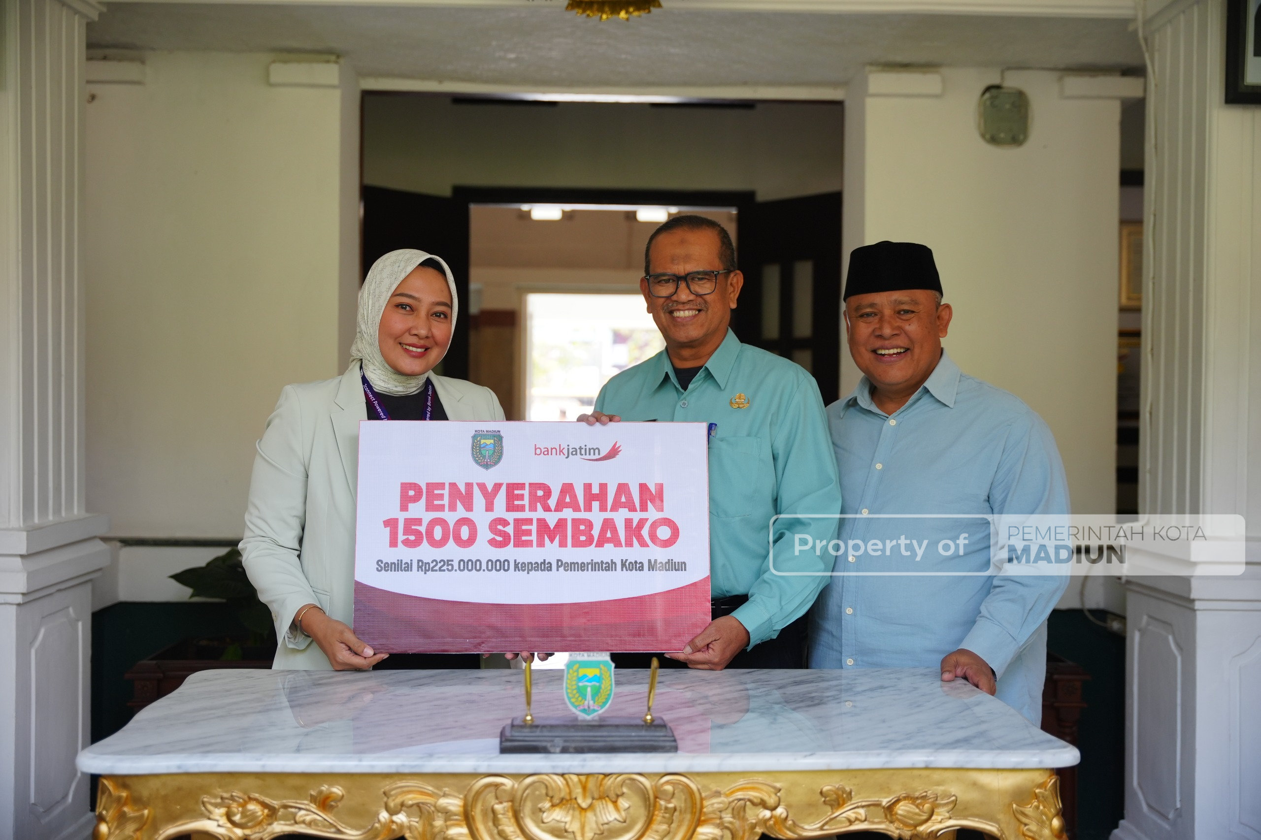 Sekda Kota Madiun Terima Penyaluran CSR Bersama Sektor Swasta Tingkatkan Lingkungan Sehat