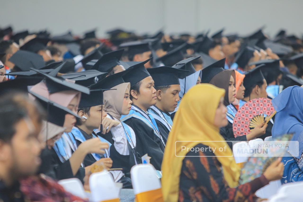Hadiri Wisuda PNM, Wali Kota Ajak Wisudawan PNM Jadi Penggerak Kemajuan Kota