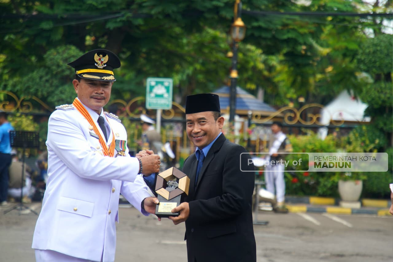 Pimpin Apel Hari Pahlawan, Wali Kota Harap Semangat Pejuang Terus Hidup di Kota Madiun