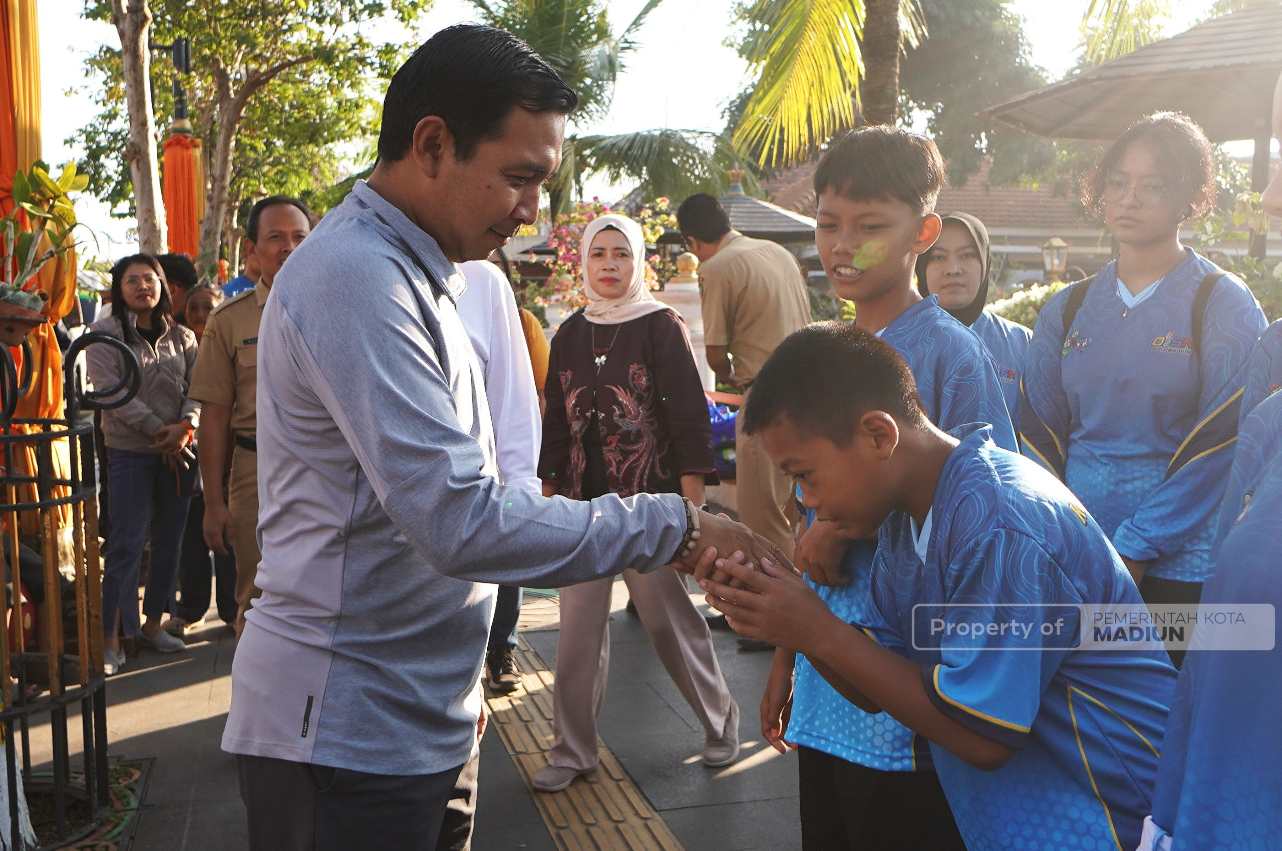 Lepas Kontingen O2SN, Plt Wali Kota Harap Atlet Kota Madiun Raih Prestasi Terbaik