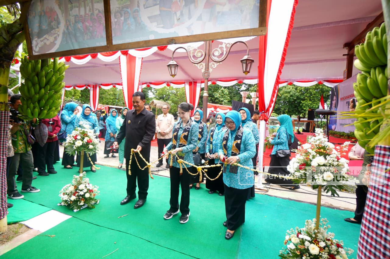 Hadiri Pencanangan Kampung Mandiri Mahesa Terintegrasi Berbasis Teknologi, Arumi: Perubahan dan Peningkatan Luar Biasa!