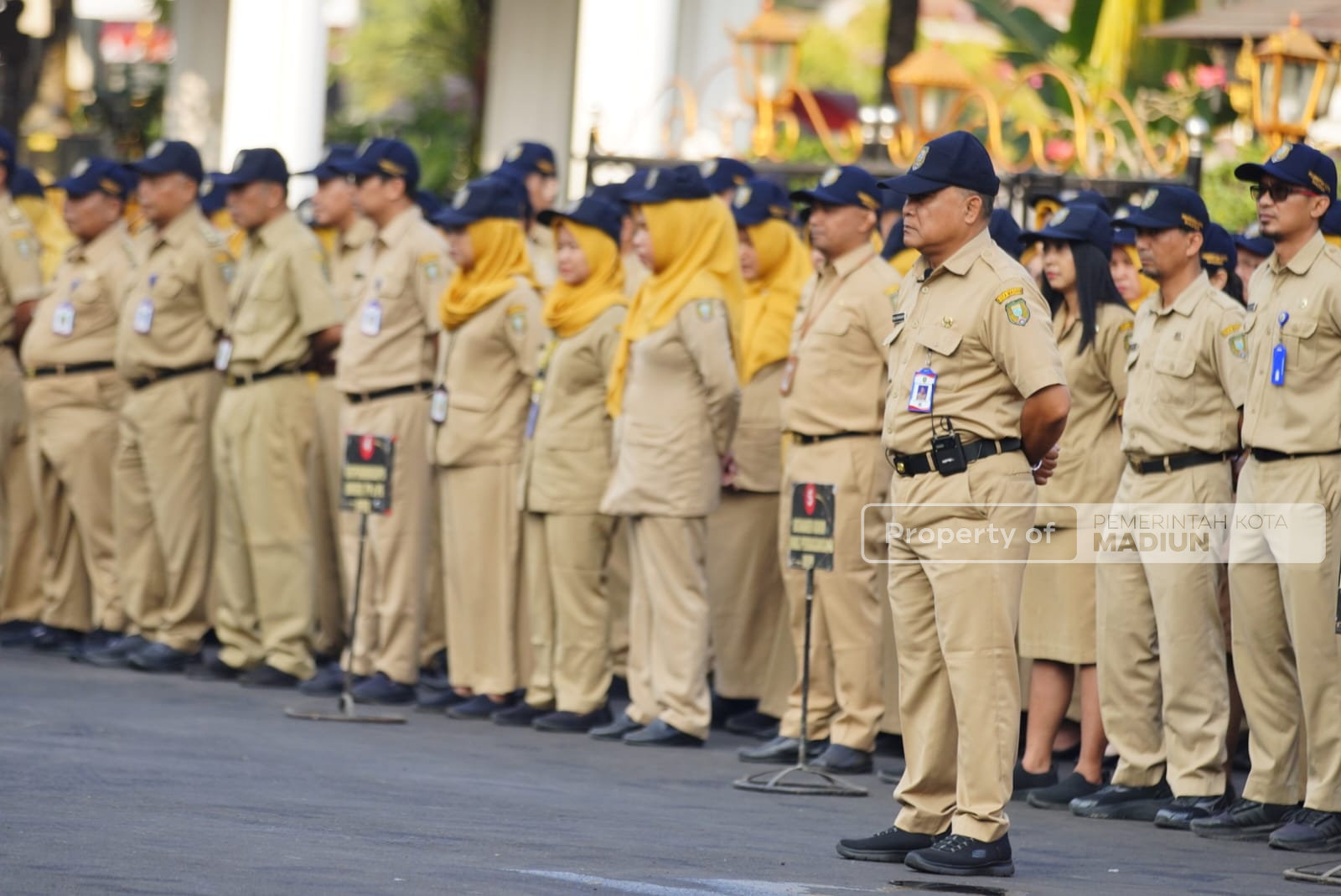 Pemkot Madiun Bakal Bagikan Tiga Ribu Bendera Merah Putih, Simbolis Dilakukan Plt Wali Kota Saat Apel
