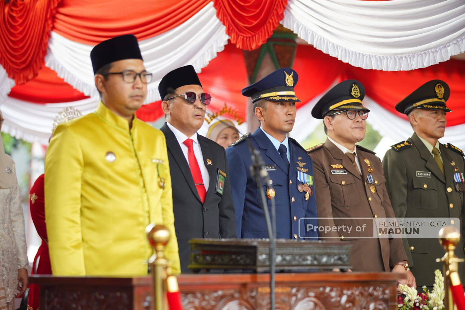 Gelar Upacara Penurunan Sang Merah Putih, Plt Wali Kota Madiun Apresiasi Perjuangan Paskibraka