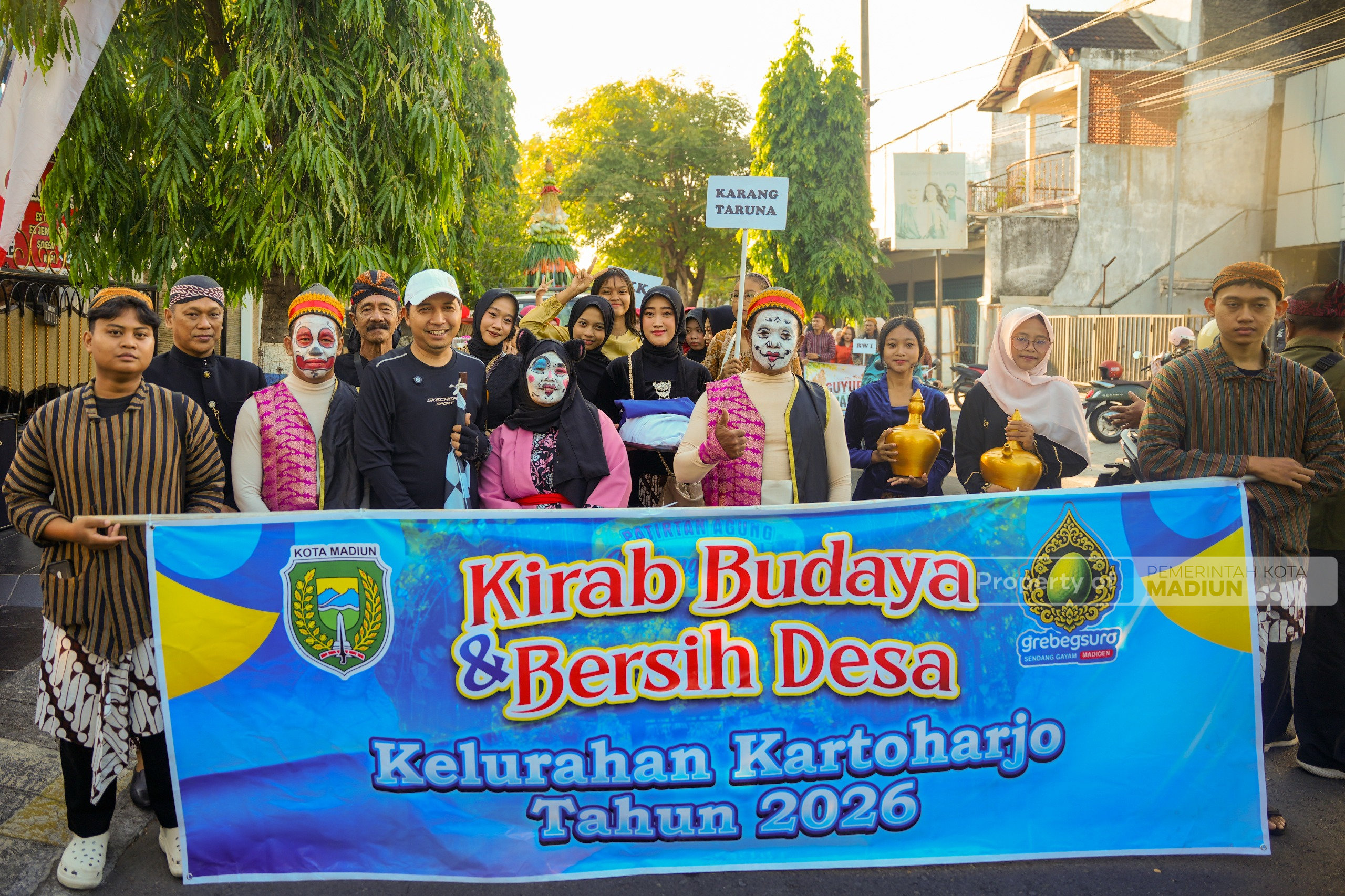 Plt Wali Kota Madiun Tegaskan Komitmen Lestarikan Budaya saat Berangkatkan Kirab Bersih Desa Kartoharjo