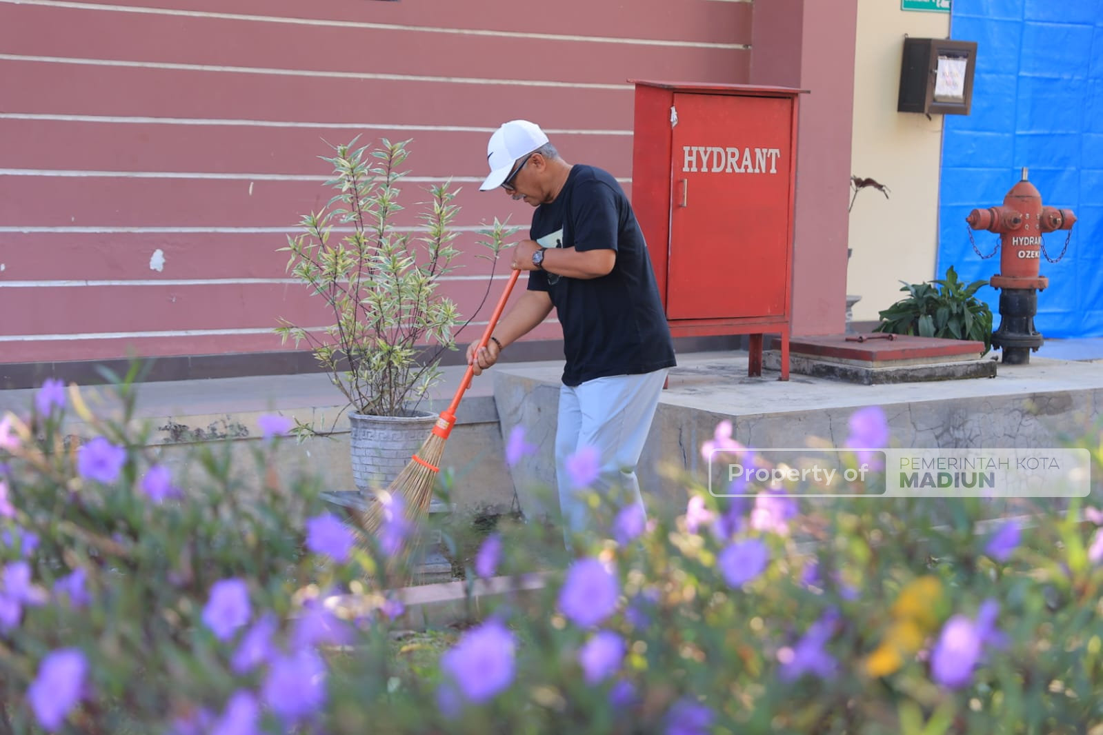 Wali Kota Madiun Ajak OPD Kerja Bakti dan Cek Poskamling