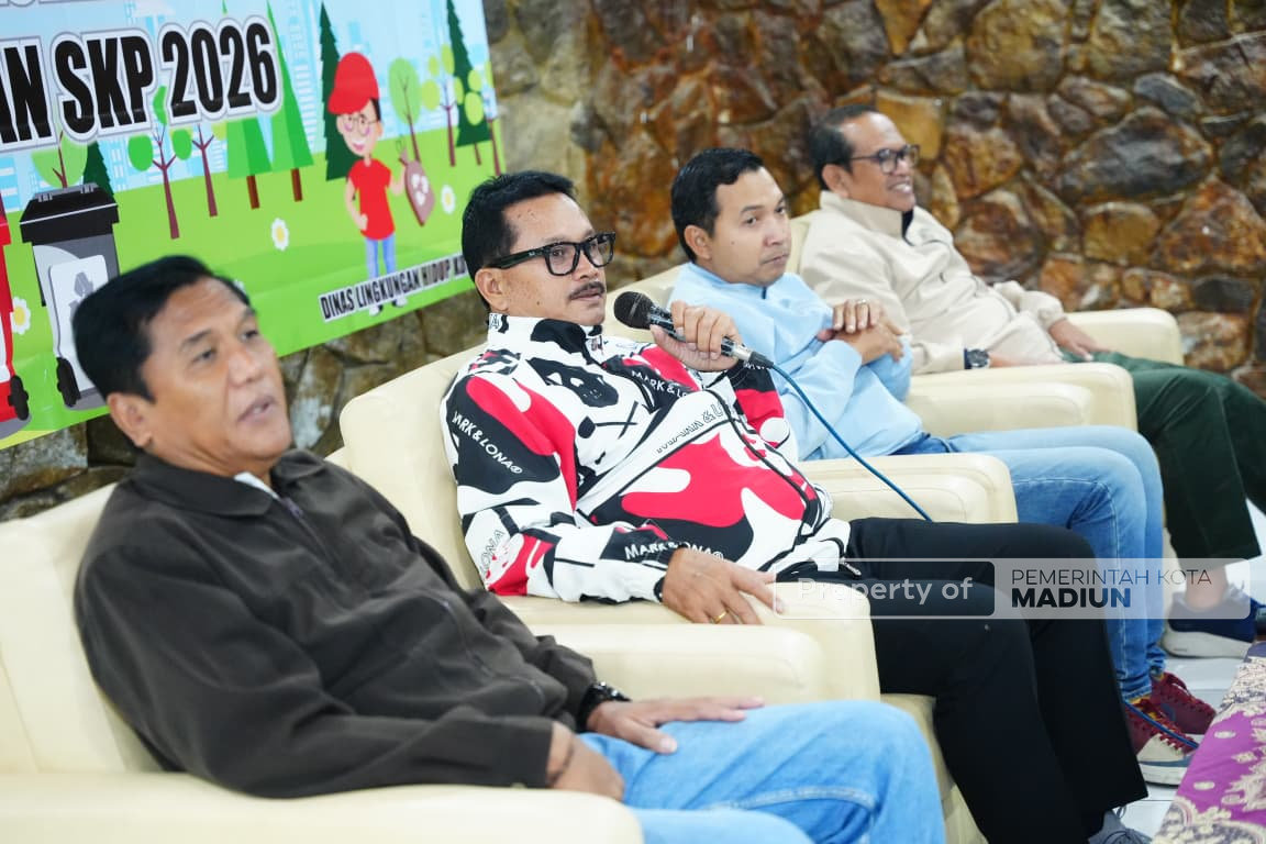Tingkatkan Sinergi Pegawai, DLH Kota Madiun Gelar Sosialisasi dan Team Building
