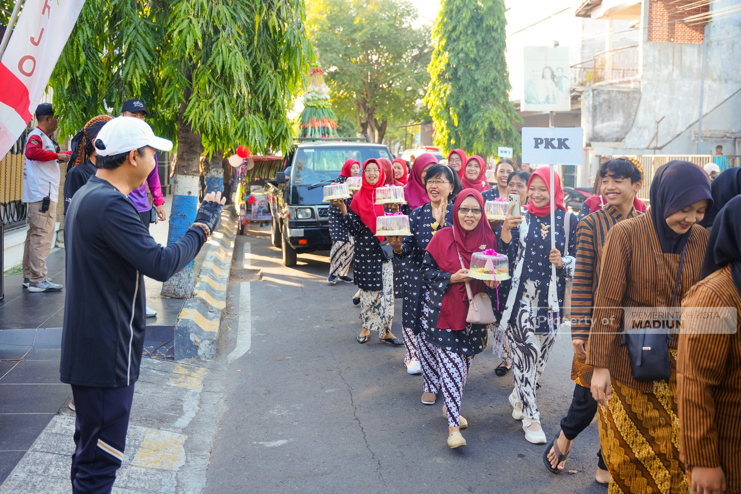 Plt Wali Kota Madiun Tegaskan Komitmen Lestarikan Budaya saat Berangkatkan Kirab Bersih Desa Kartoharjo