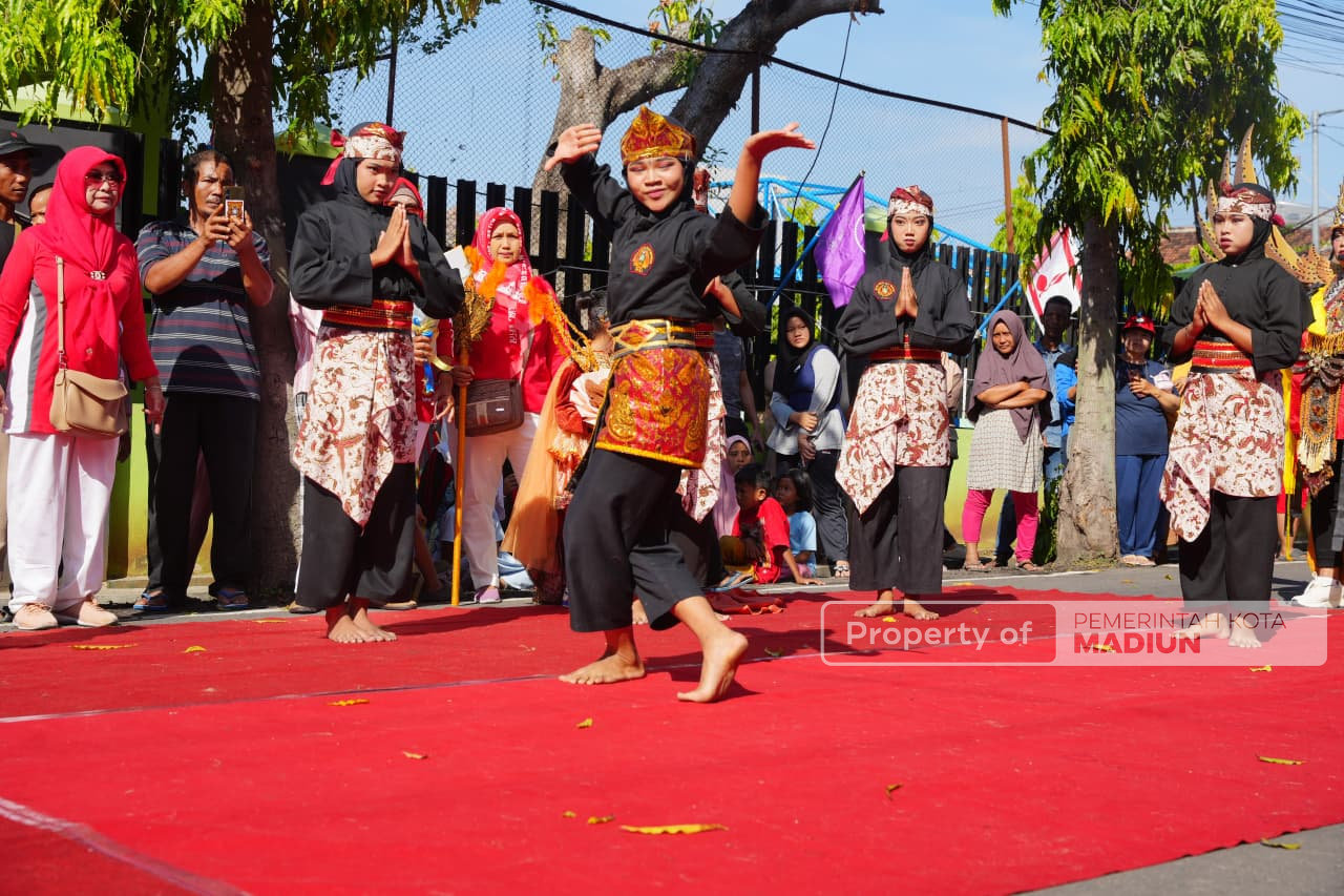 Wali Kota Madiun Hadiri Carnaval Kemerdekaan, Dorong Warga Tingkatkan Kreativitas dan Kesejahteraan