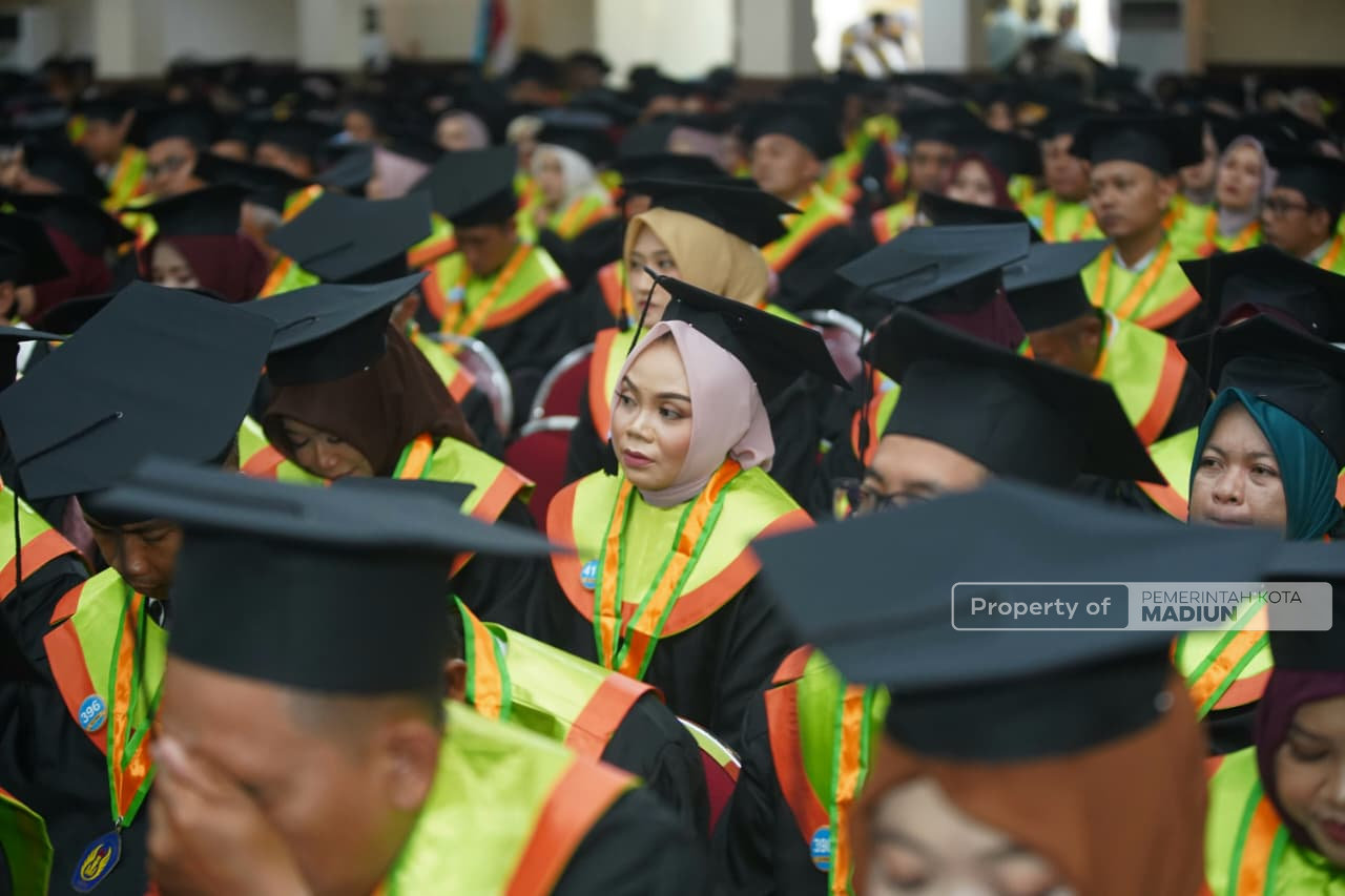 Hadiri Wisuda Unipma, Plt Wali Kota Kita Entaskan Kemiskinan Melalui Pendidikan