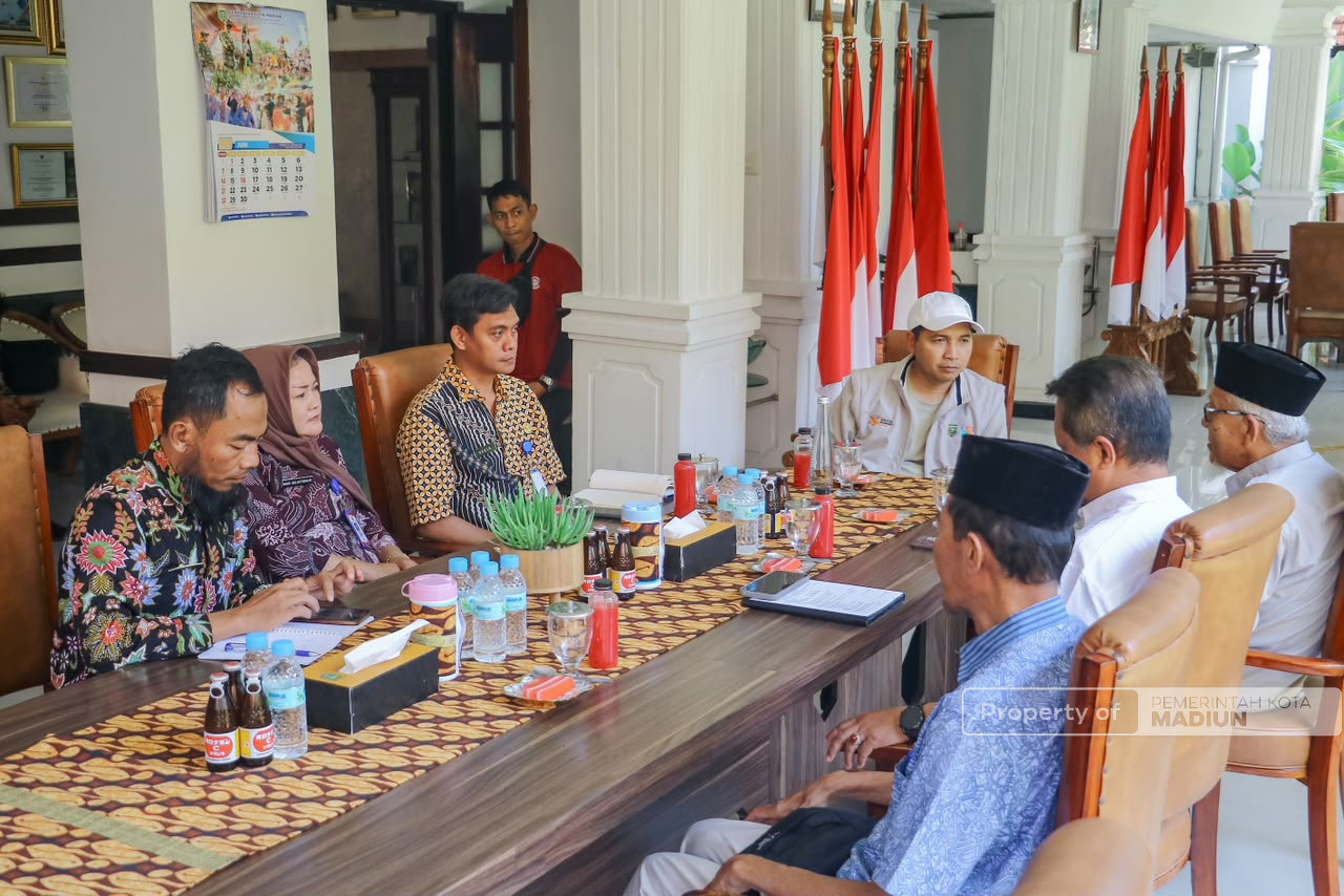 Turut Ramaikan Hari Jadi, Basnaz Kota Madiun Gelar Madiun Berbagi, Voucher Alat Sekolah, hingga Bantuan Dhuafa Berprestasi