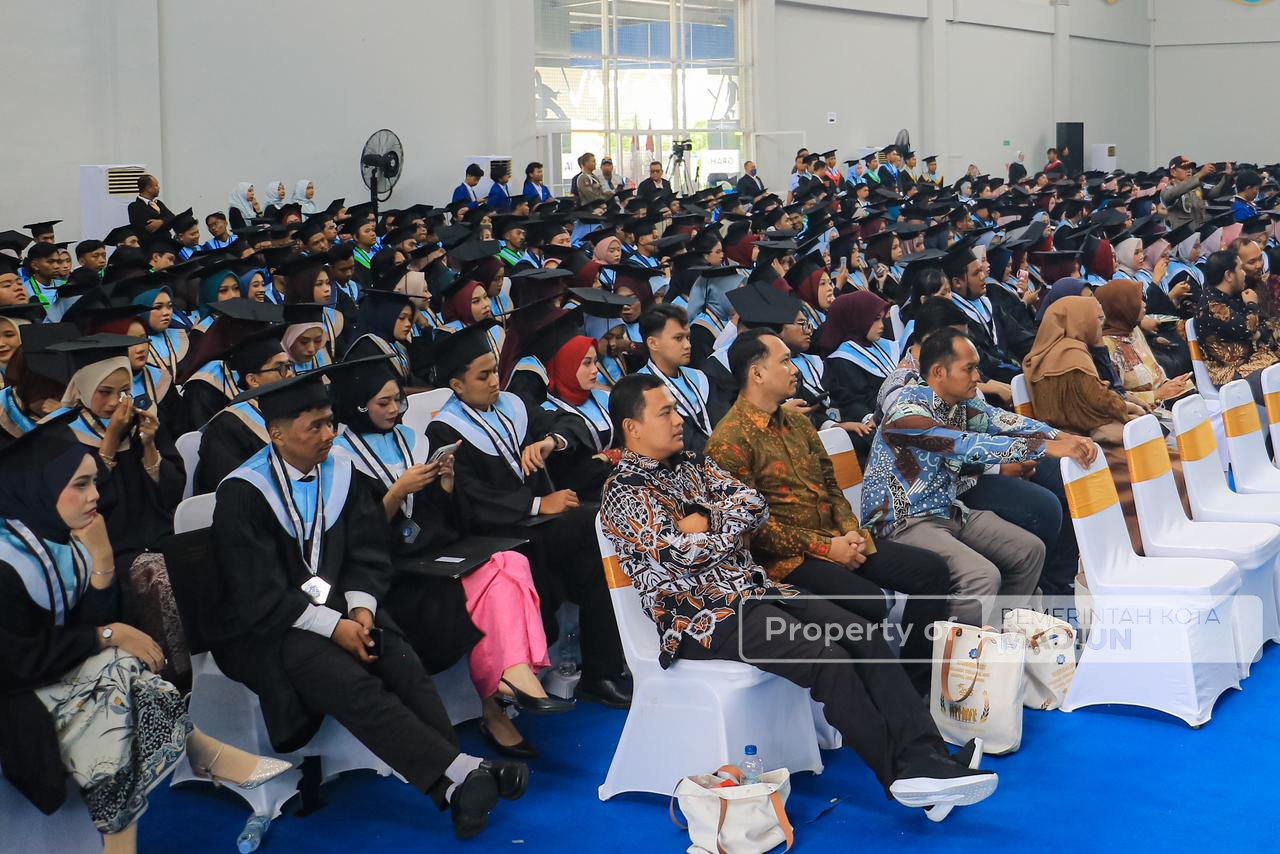 Hadiri Wisuda PNM, Wali Kota Ajak Wisudawan PNM Jadi Penggerak Kemajuan Kota