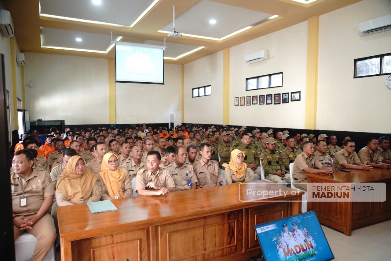 Beri Pembinaan Pegawai Dinas Perdagangan, Wali Kota Targetkan Pasar Tradisional Zero Sampah di 2026