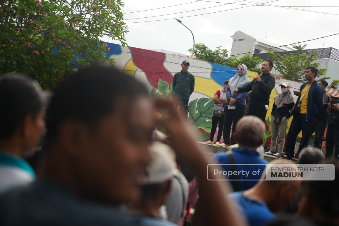 Wali Kota Madiun Lakukan Pembinaan, Tegaskan Penataan Pedagang Taman Bantaran Menuju Kawasan Strategis 2026