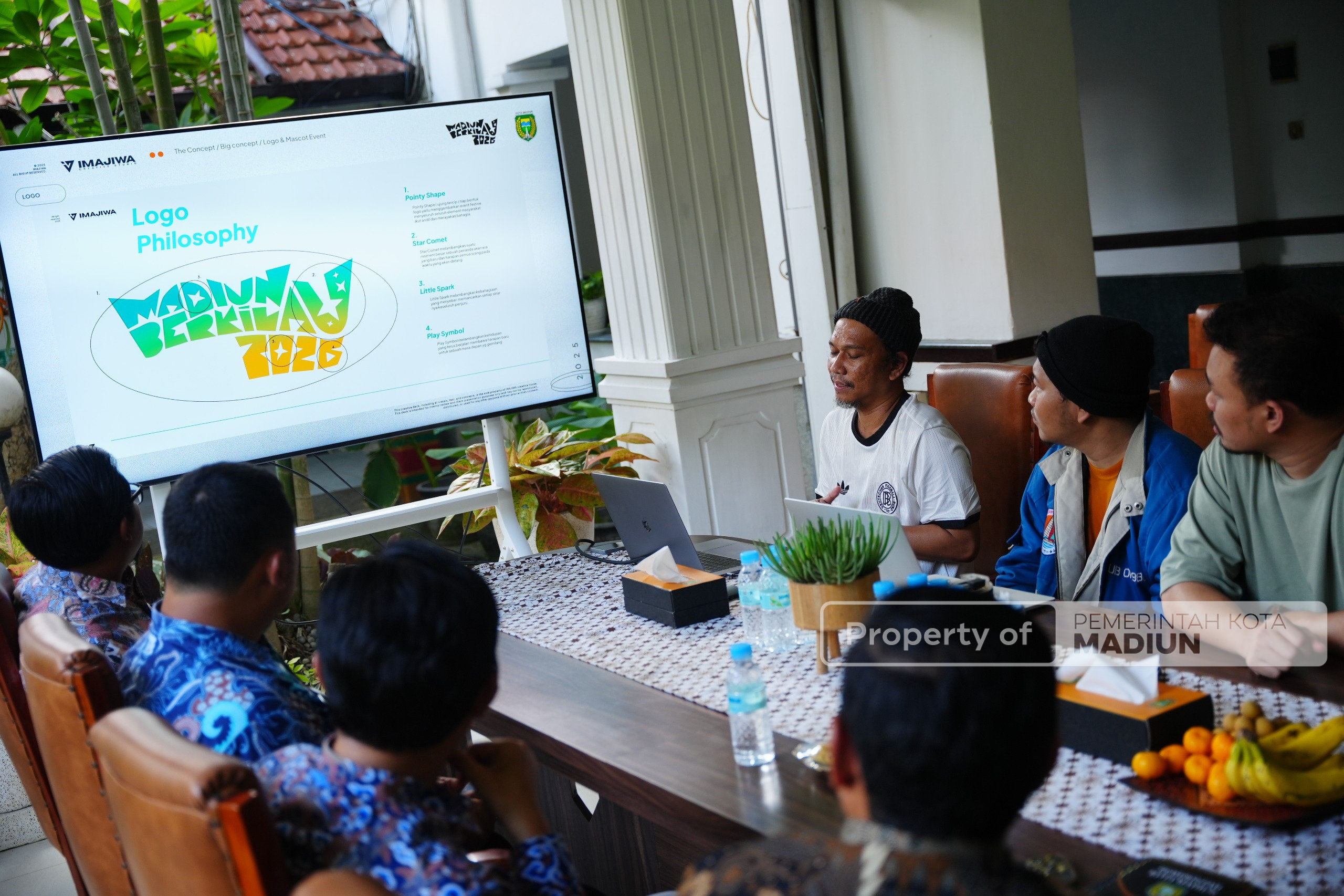 Terima Dua Audiensi, Wali Kota Bahas Kelanjutan Penataan Kabel Jalur Bawah dan Madiun Berkilau di Pergantian Tahun Nanti