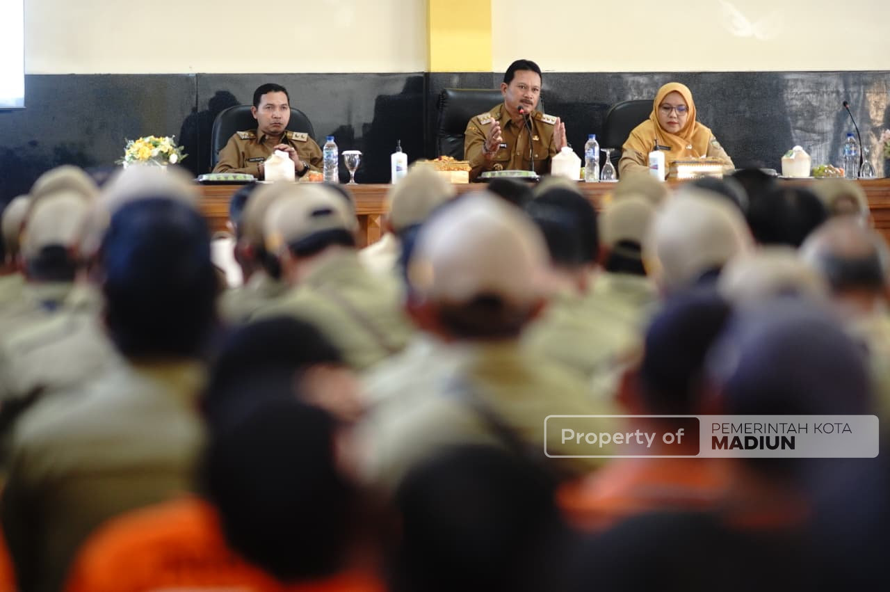Beri Pembinaan Pegawai Dinas Perdagangan, Wali Kota Targetkan Pasar Tradisional Zero Sampah di 2026