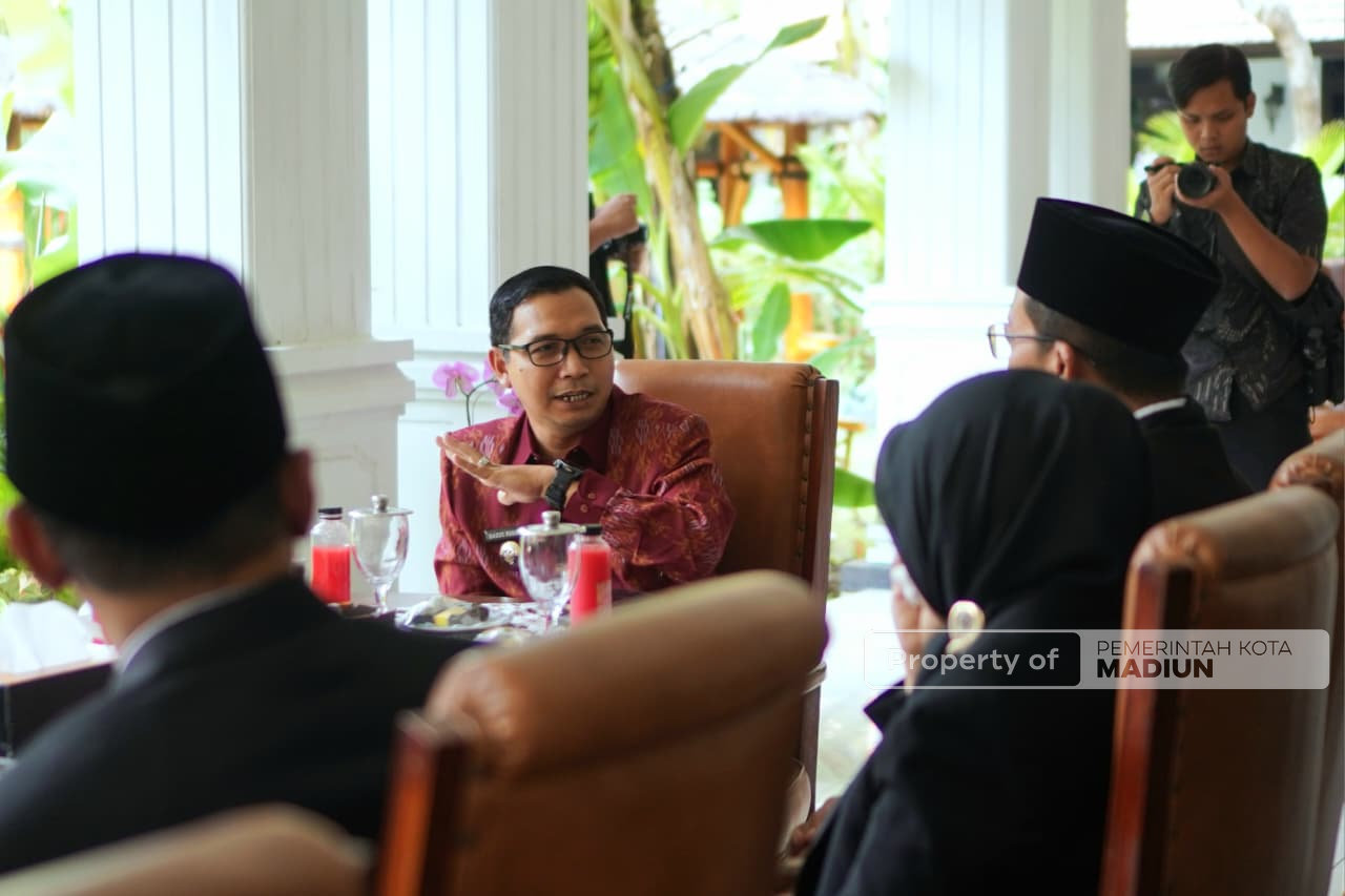 Terima Audiensi Kementerian Haji dan Umrah, Plt Wali Kota Dorong Peningkatan Daya Saing UMKM Lokal Menuju Ekosistem Haji dan Umrah