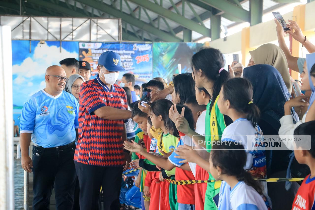 Buka Kejuaraan Renang 2025, Wali Kota Maidi Dorong Pembinaan Atlet Sejak Dini