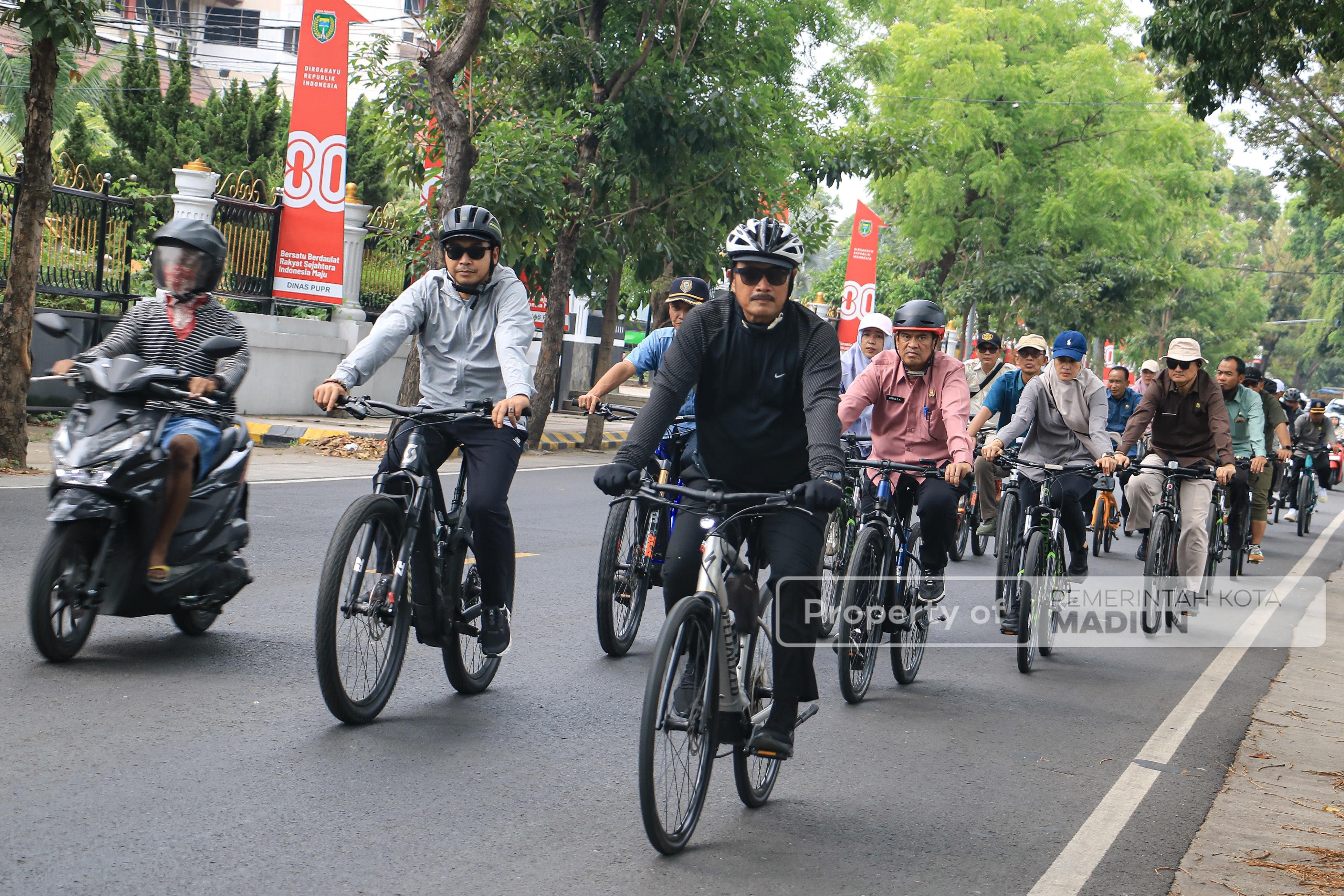 Gowes Pagi, Wali Kota Madiun Juga Resmikan SPPG Lagi