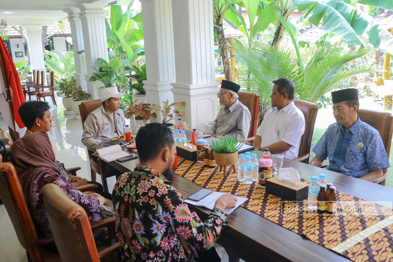 Turut Ramaikan Hari Jadi, Basnaz Kota Madiun Gelar Madiun Berbagi, Voucher Alat Sekolah, hingga Bantuan Dhuafa Berprestasi