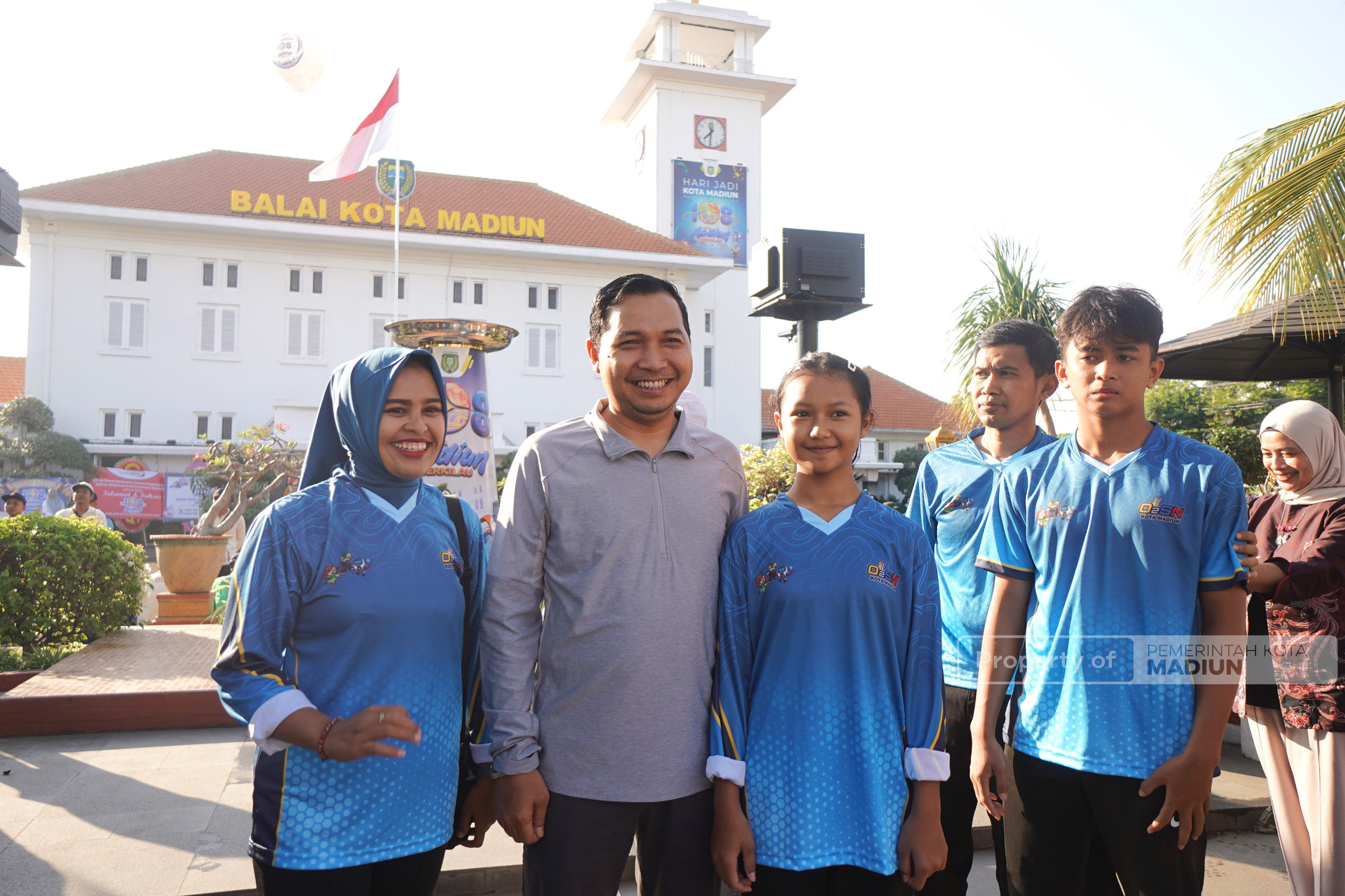 Lepas Kontingen O2SN, Plt Wali Kota Harap Atlet Kota Madiun Raih Prestasi Terbaik