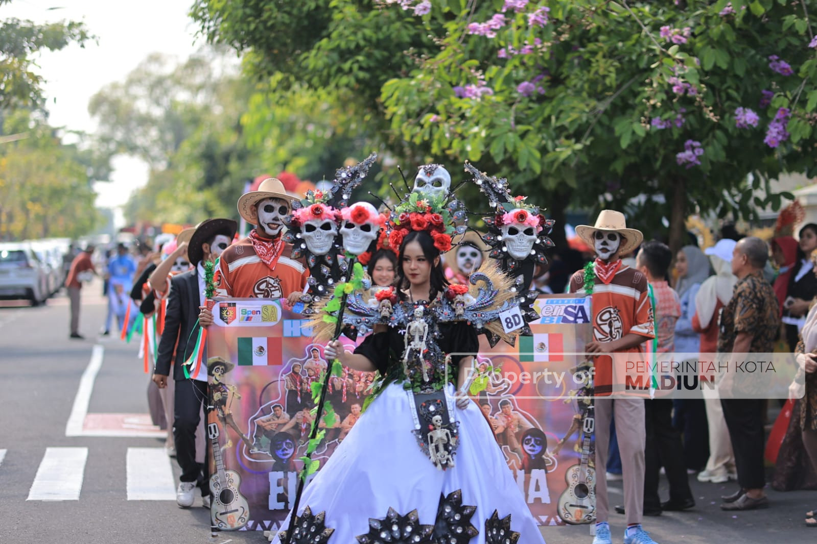 Wali Kota Madiun Apresiasi Pawai SMPN 1, Dorong Tampil di Ajang Apeksi Bali 2026