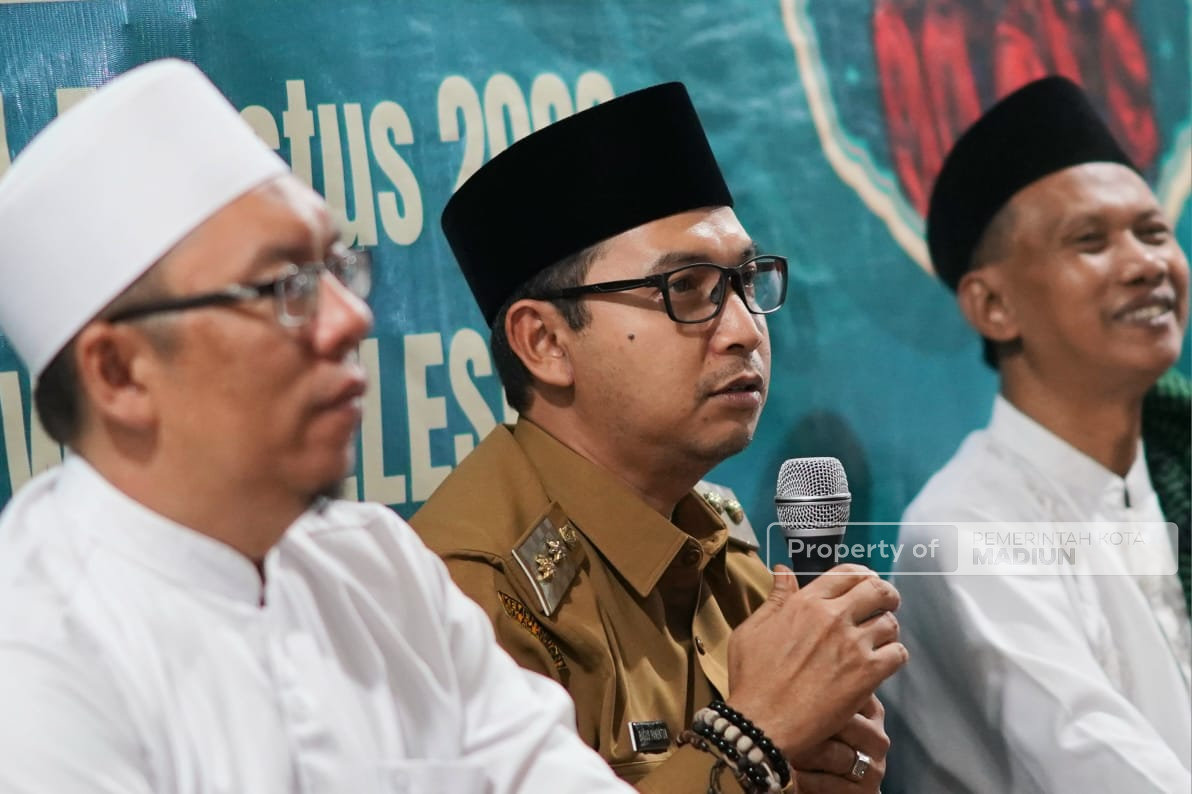 Hadiri Malam Manggulan Grebeg Maulud, Plt Wali Kota: Budaya Kita Harus Terus Dihidupkan